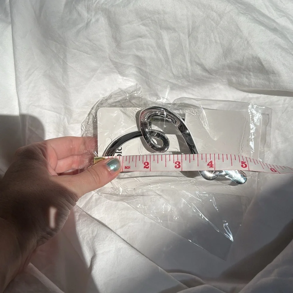 New in Bag, Plero Silver Heart-Shaped Shiny Hair Claw-Clip.
